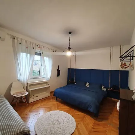 X 6 People Apartment Tirana